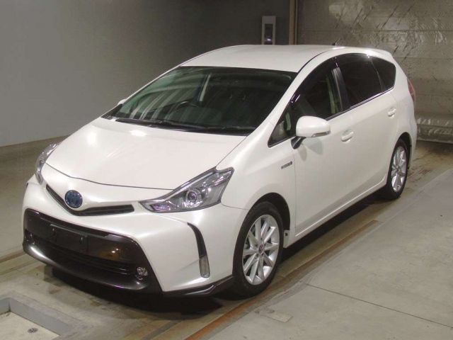 2409 Toyota Prius alpha ZVW41W 2018 г. (TAA Kinki)